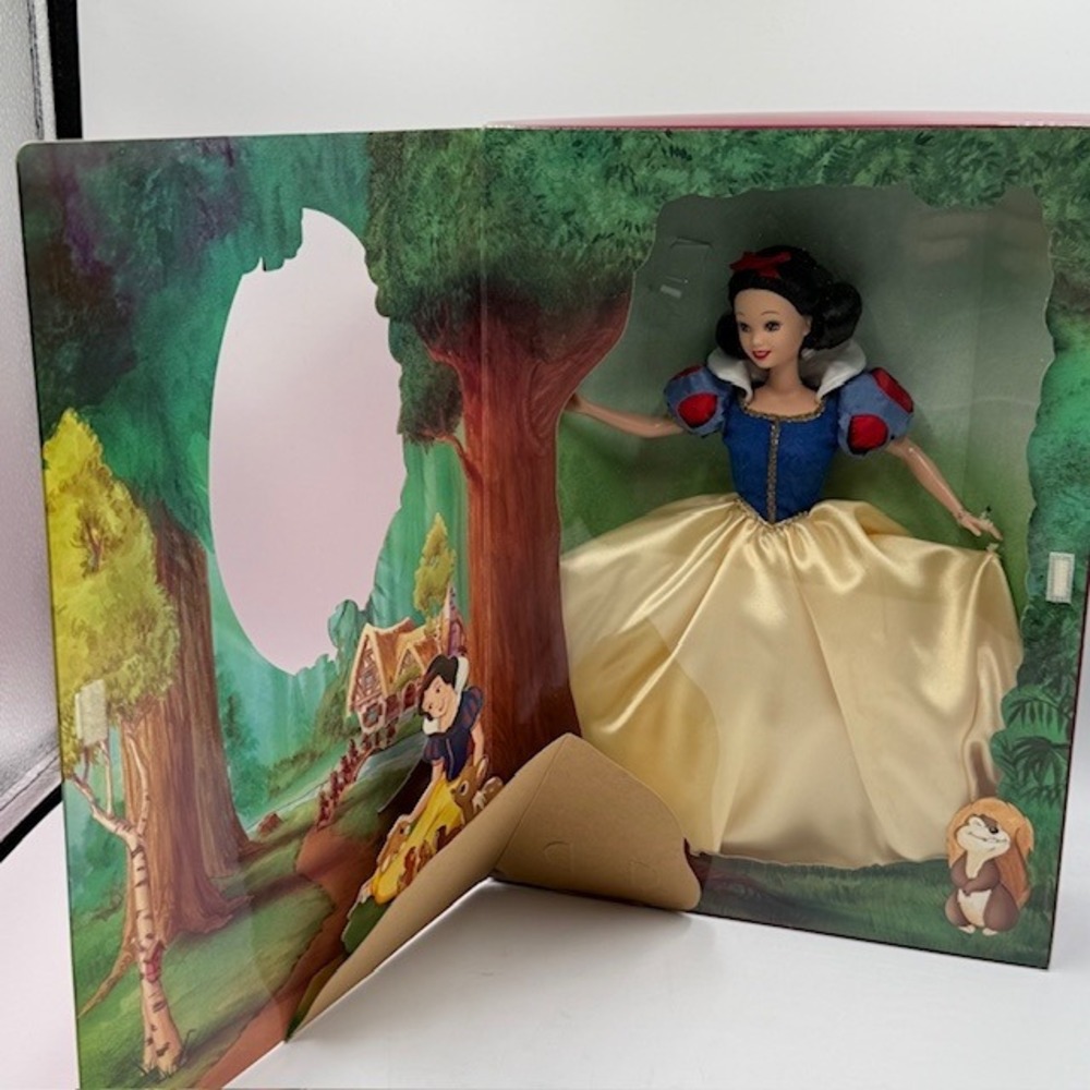 Disney Snow White 60th Anniversary Signature Collection Mattel Doll 17761 NEW